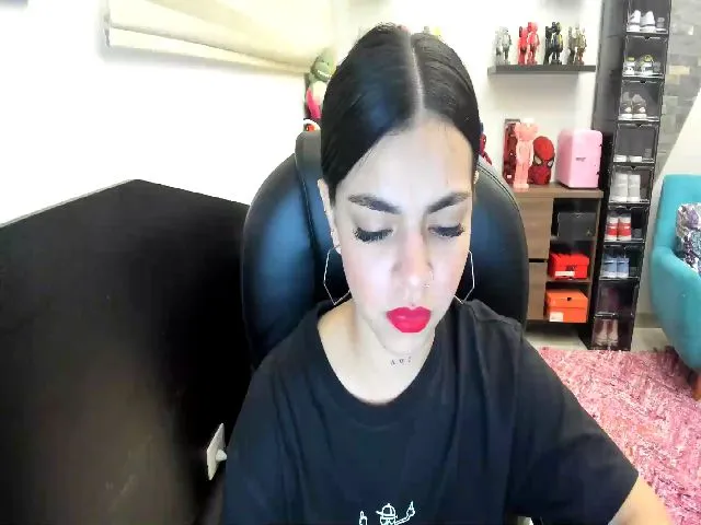 Live sex webcam photo for Miss_kim18 #272648476