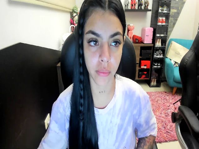 Live sex webcam photo for Miss_kim18 #272894663