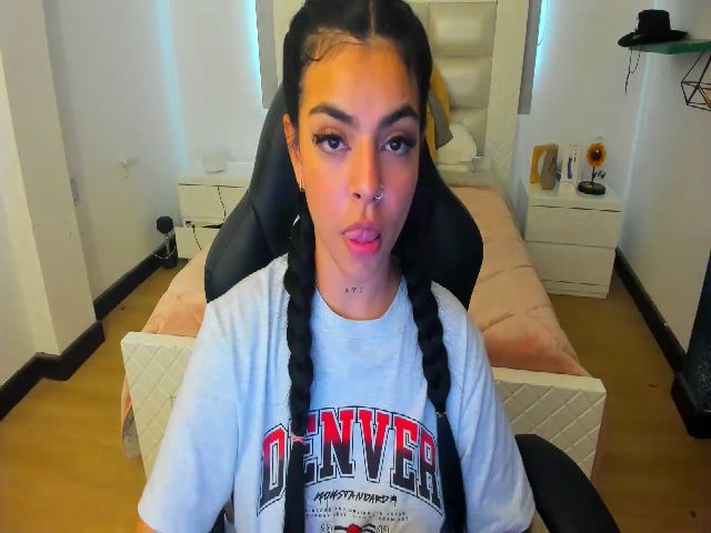 Live sex webcam photo for Miss_kim18 #273637488