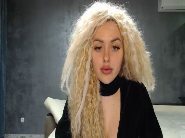 Live sex webcam photo for MissisCat #273264546