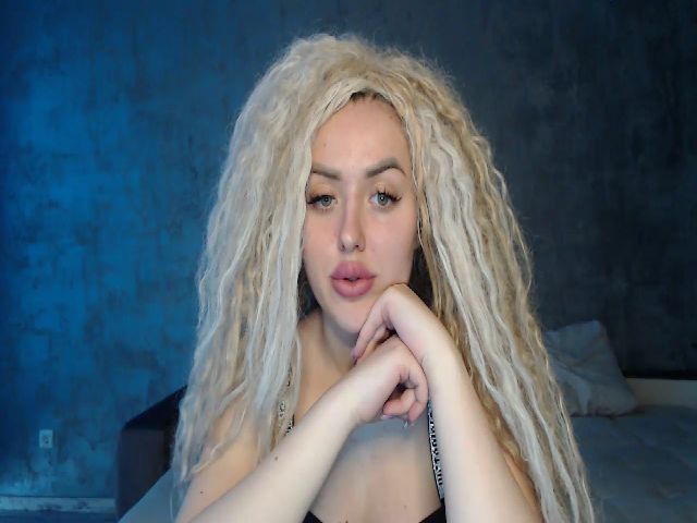 Live sex webcam photo for MissisCat #273338865