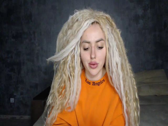 Live sex webcam photo for MissisCat #273361838