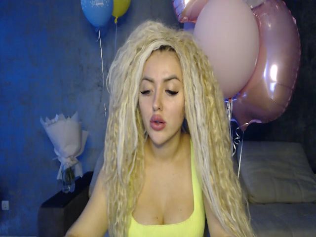 Live sex webcam photo for MissisCat #273504191