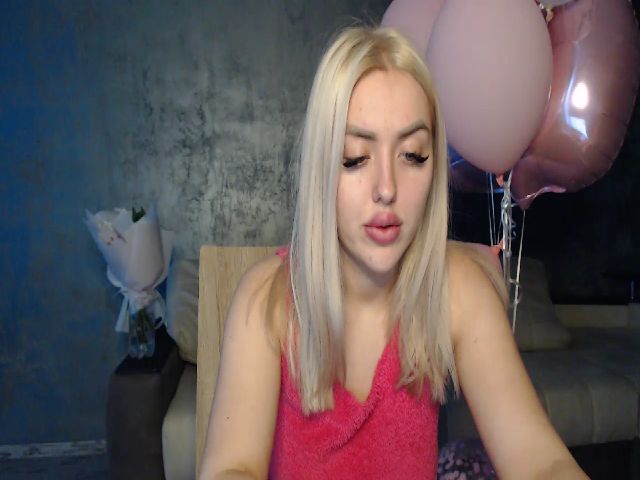Live sex webcam photo for MissisCat #273527755