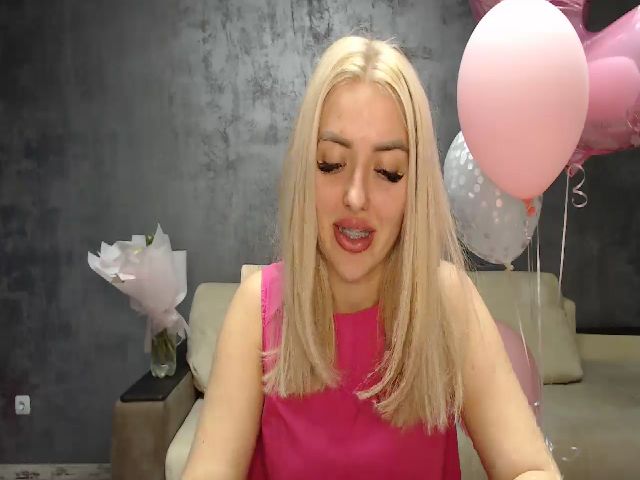 Live sex webcam photo for MissisCat #273552462