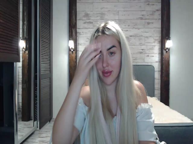 Live sex webcam photo for MissisCat #274190676