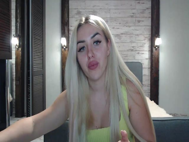 Live sex webcam photo for MissisCat #274346104