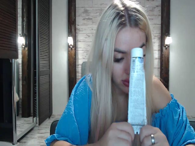 Live sex webcam photo for MissisCat #274363563