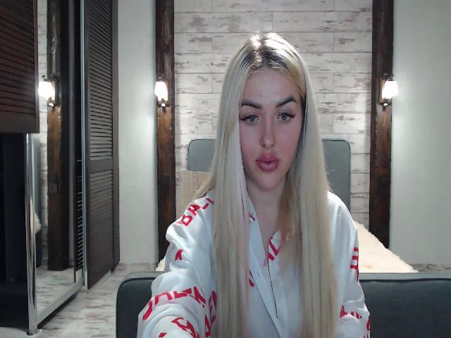 Live sex webcam photo for MissisCat #274394874