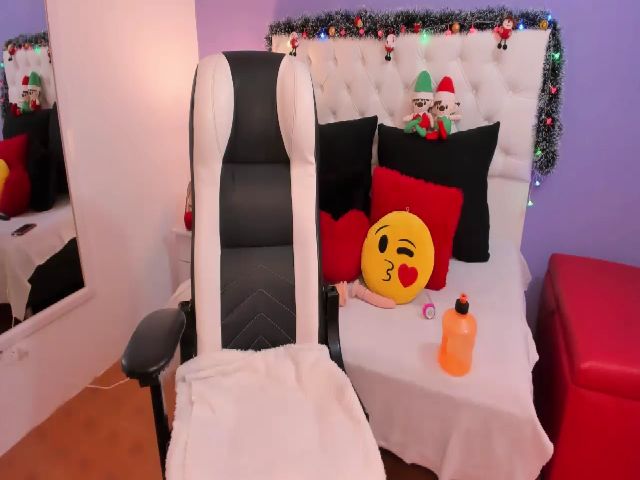 Live sex webcam photo for Misstinarosso #271708051