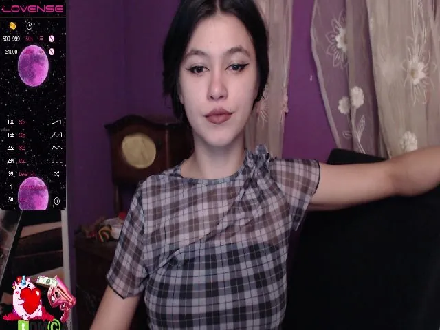 Live sex webcam photo for MisticaMissy #273488597