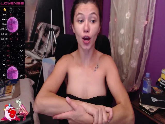 Live sex webcam photo for MisticaMissy #274252073