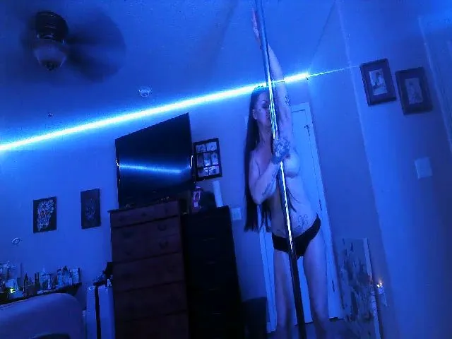 Live sex webcam photo for Mistress0620 #274279365