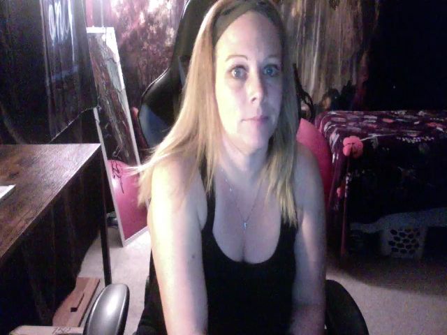 Live sex webcam photo for MistressStorm #272169189