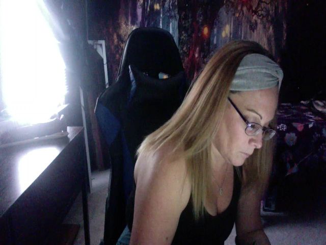 Live sex webcam photo for MistressStorm #272232193