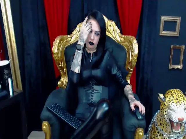 Live sex webcam photo for Mistress_Hera #271924911