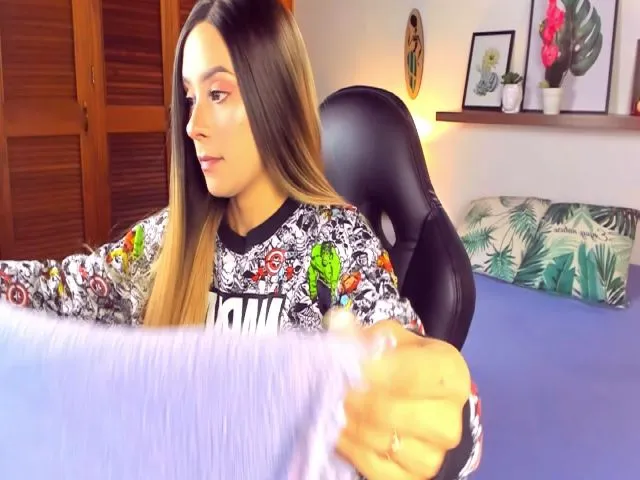 Live sex webcam photo for MoaninLucy #272159269