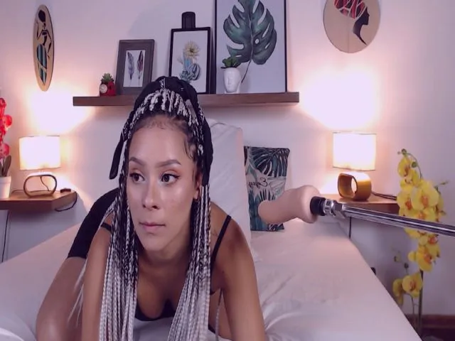 Live sex webcam photo for MoaninLucy #274038962