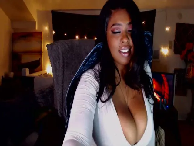 Live sex webcam photo for MochaMona #273644260