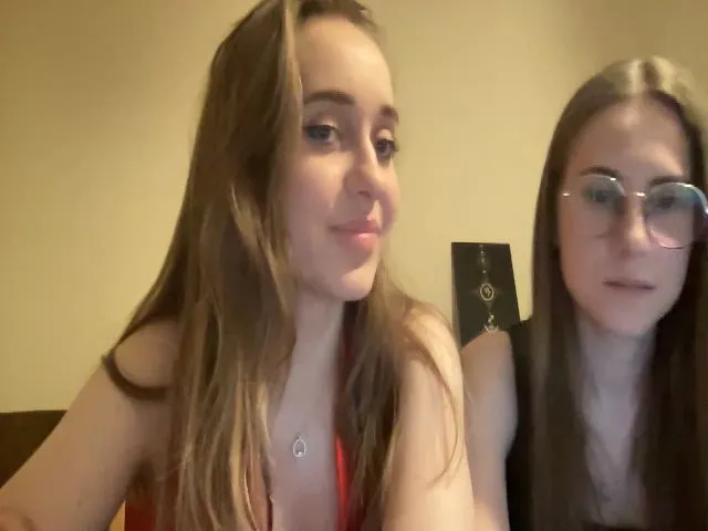 Live sex webcam photo for ModelKat #273349682