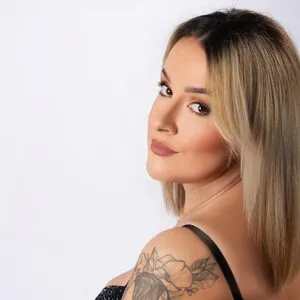 Live sex webcam photo for MollyGold #292755851