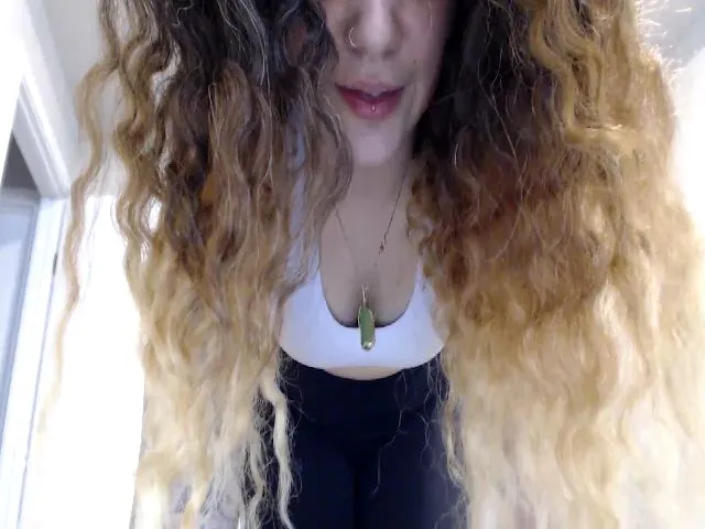 Live sex webcam photo for MollyJae #271846371