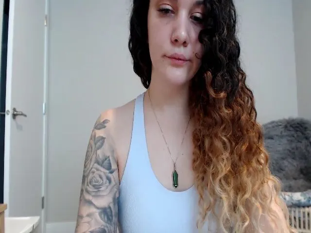 Live sex webcam photo for MollyJae #271970733