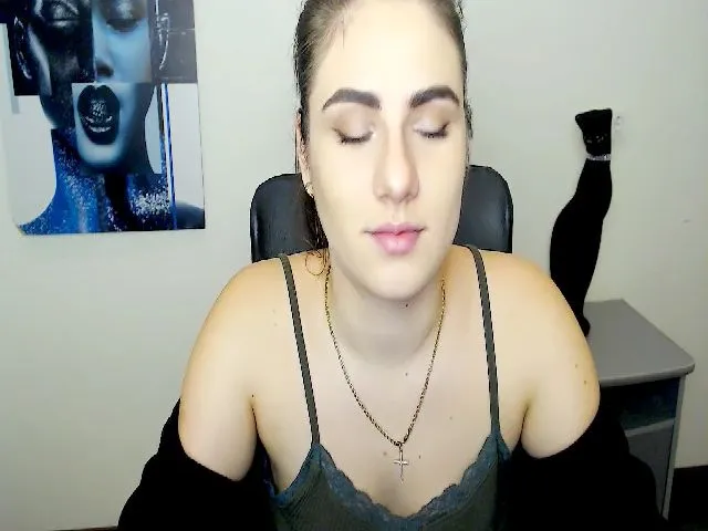 Live sex webcam photo for MollyKiss_ #271710349