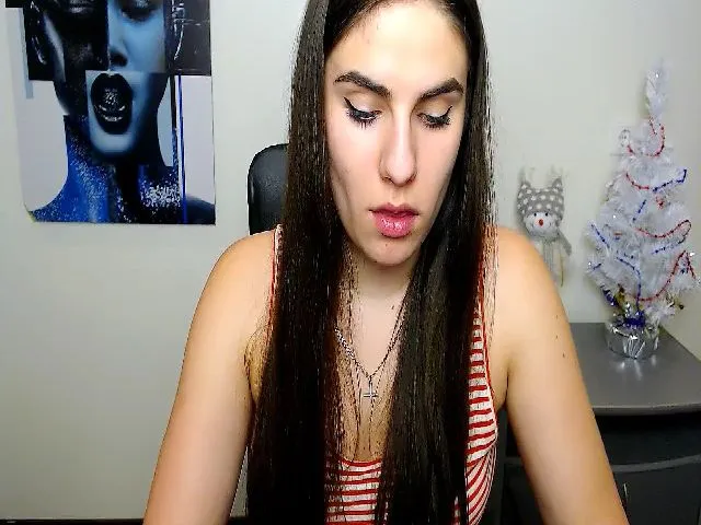 Live sex webcam photo for MollyKiss_ #271999479