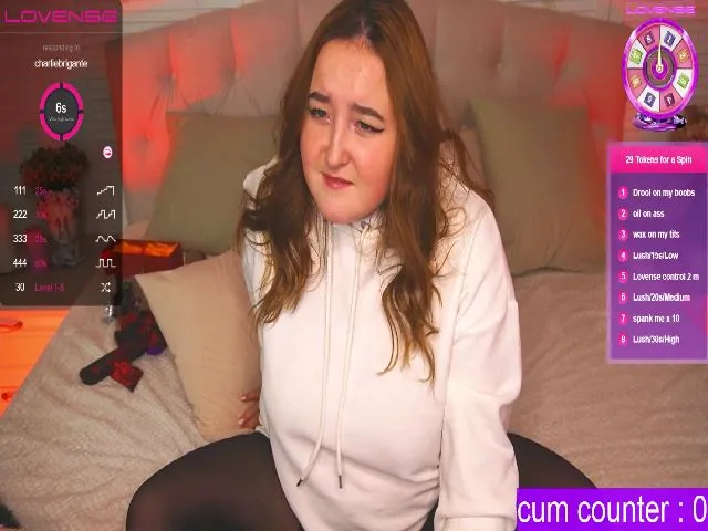 Live sex webcam photo for MollyLoo #272058561