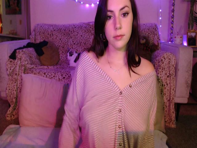 Live sex webcam photo for MollyMaeve #273893882