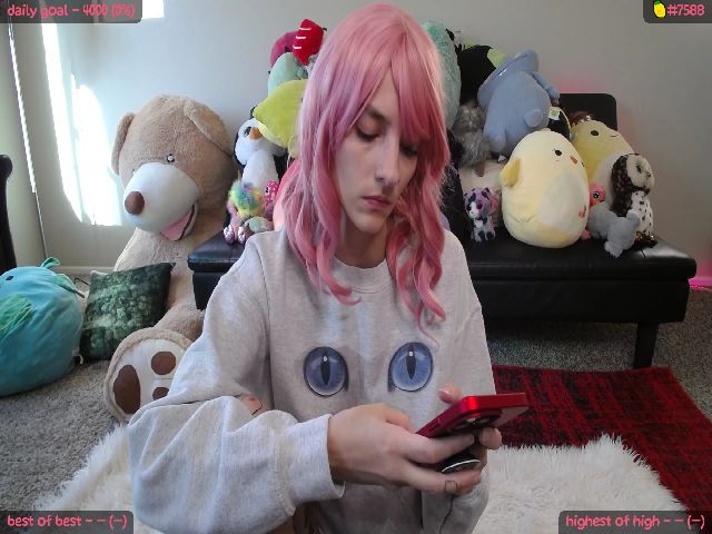 Live sex webcam photo for MollyMeowz #273961895