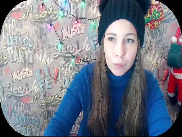 Live sex webcam photo for MollyMey #271937634