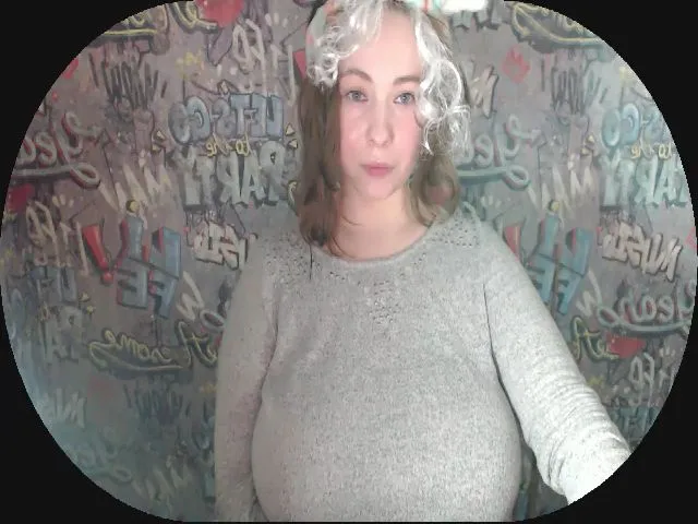 Live sex webcam photo for MollyMey #272503909