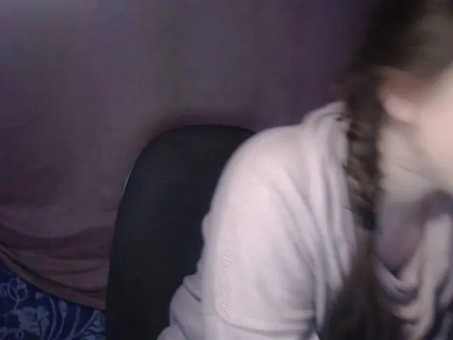 Live sex webcam photo for MollyMey #272833522