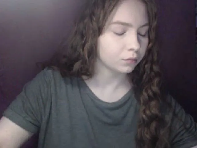 Live sex webcam photo for MollyMey #272945175