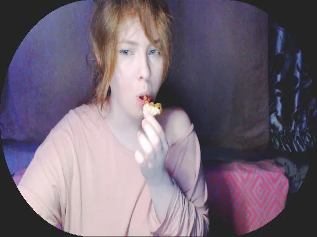 Live sex webcam photo for MollyMey #273247939
