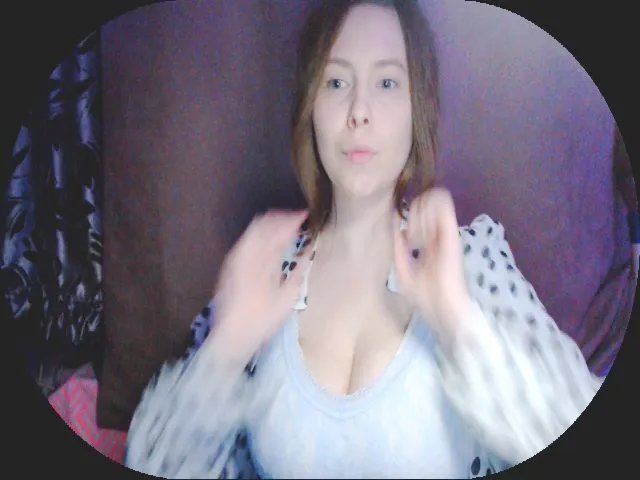 Live sex webcam photo for MollyMey #273302412