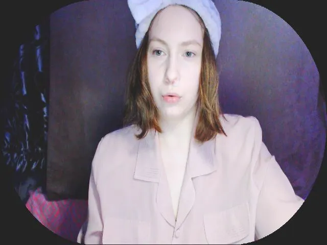 Live sex webcam photo for MollyMey #273340661