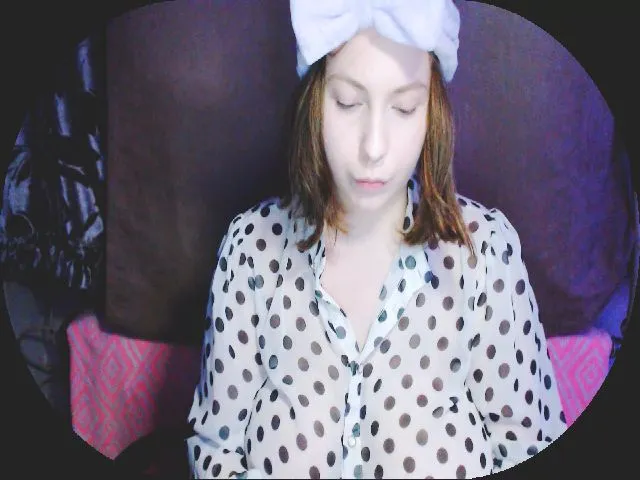 Live sex webcam photo for MollyMey #273340972