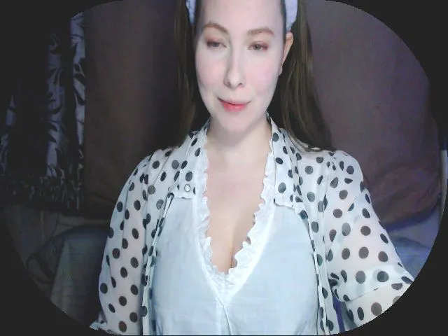 Live sex webcam photo for MollyMey #273440795