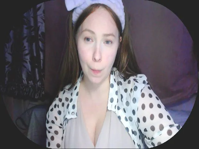 Live sex webcam photo for MollyMey #273452657