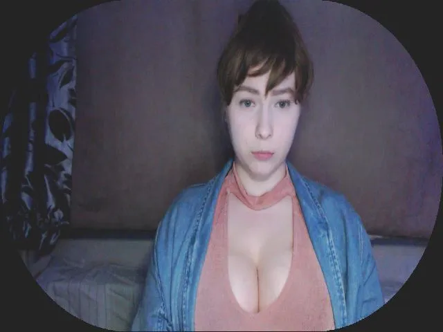 Live sex webcam photo for MollyMey #273639222