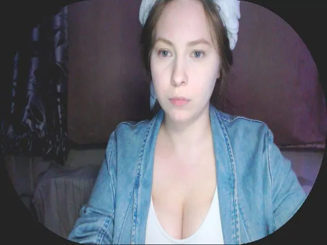 Live sex webcam photo for MollyMey #273657927