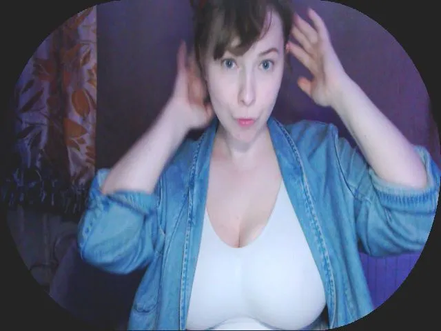 Live sex webcam photo for MollyMey #273686922