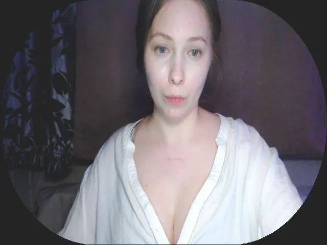 Live sex webcam photo for MollyMey #273742689