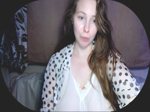 Live sex webcam photo for MollyMey #273850945