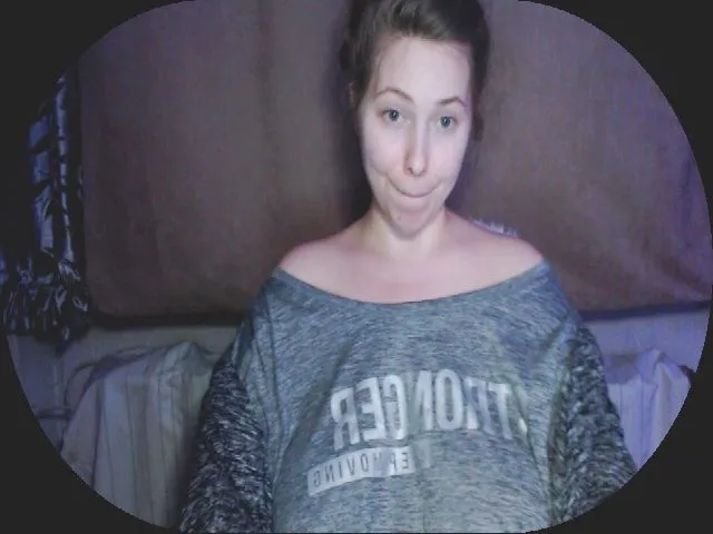 Live sex webcam photo for MollyMey #273871254