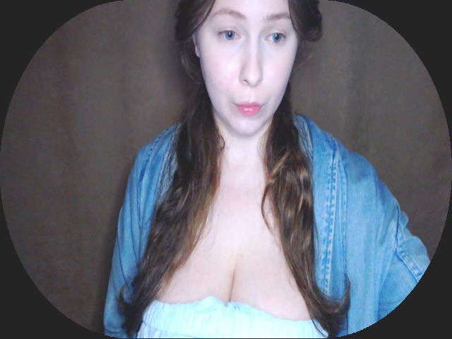 Live sex webcam photo for MollyMey #274507719