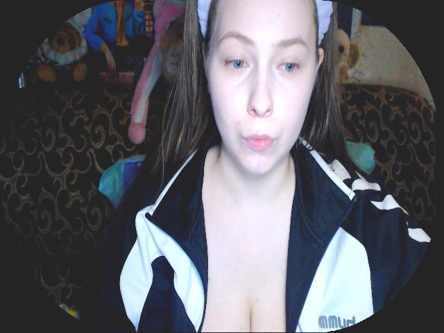 Live sex webcam photo for MollyMey #274566791